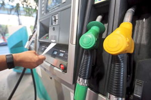 Harga petrol termasuk RON95 dijangka naik berperingkat akhir 2023