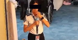 Pegawai keselamatan 'airport' sengkek sanggup telan duit curi depan 'supervisor'