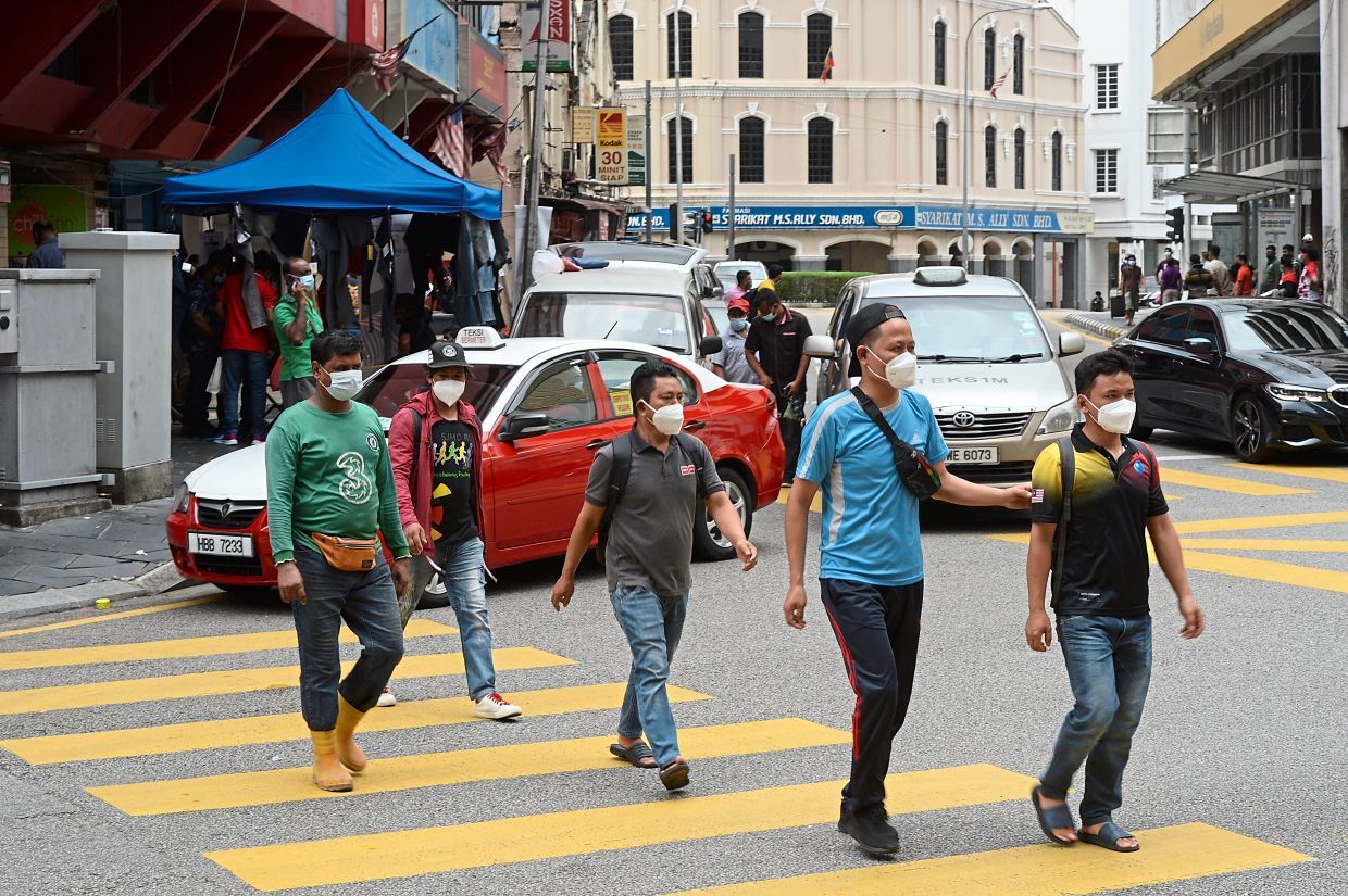 Some of the foreign workers hang out after the MCO relexation at jalan Silang in Kuala Lumpur yesterday.—19/09/2021/s.s.kanesan/The star.