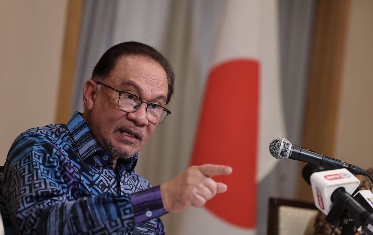 TOKYO, 18 Dis -- Perdana Menteri Datuk Seri Anwar Ibrahim bercakap pada sidang akhbar bersama media Malaysia mengenai lawatan kerja beliau ke Jepun di sini hari ini.--fotoBERNAMA (2023) HAK CIPTA TERPELIHARA