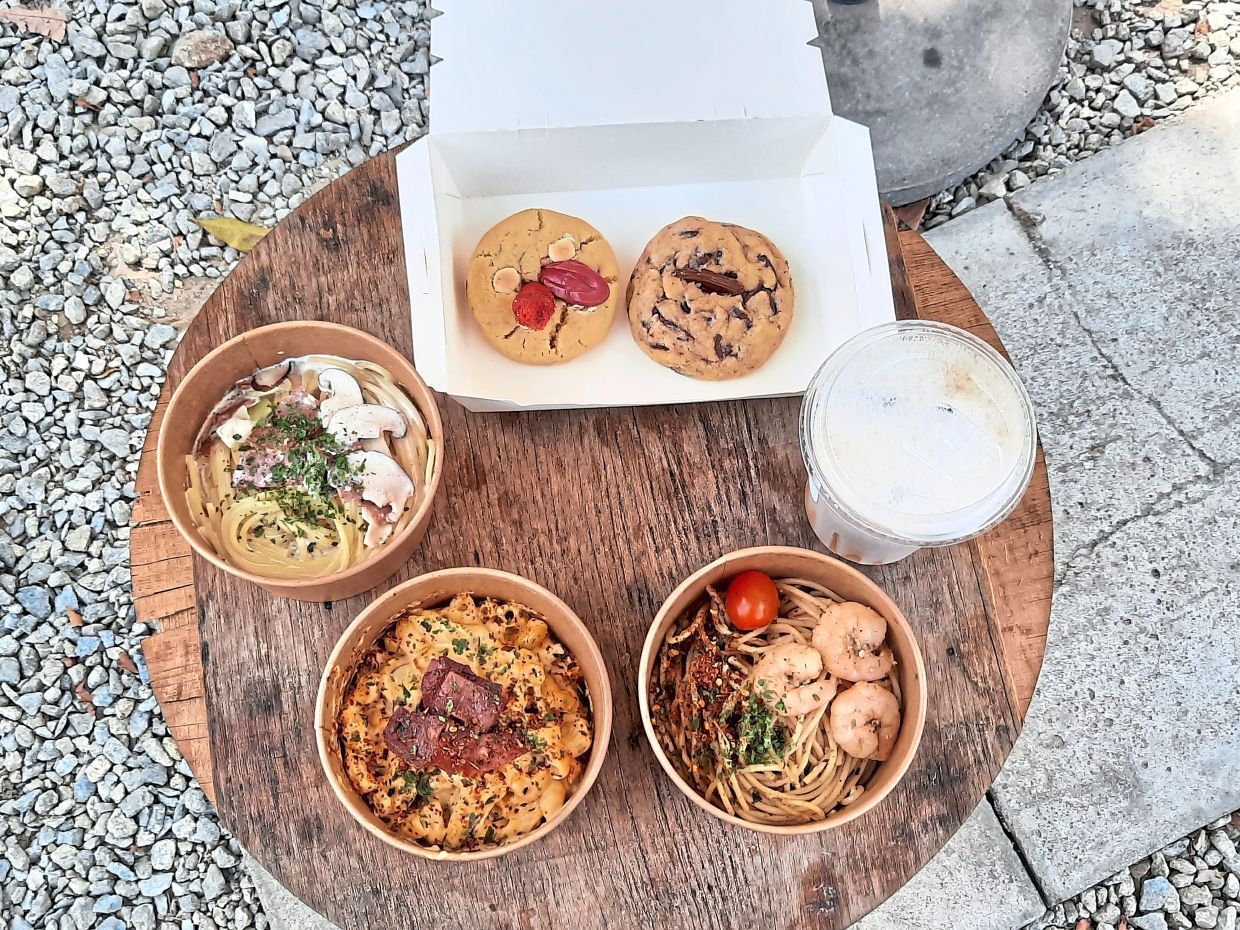 (Clockwise from top) Berry's Pink Cookie, Hershey's Chocolate Chip Cookie, Iced Latte, Spicy Aglio Olio, Mac & Cheese and Creamy Alfredo.