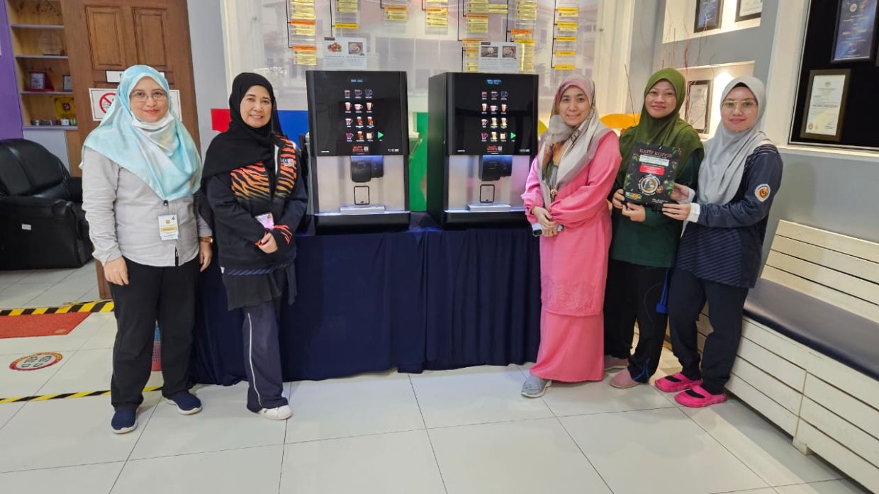 Happi Koffie kini sudah menyediakan kira-kira 100 mesin kopi di seluruh negara.