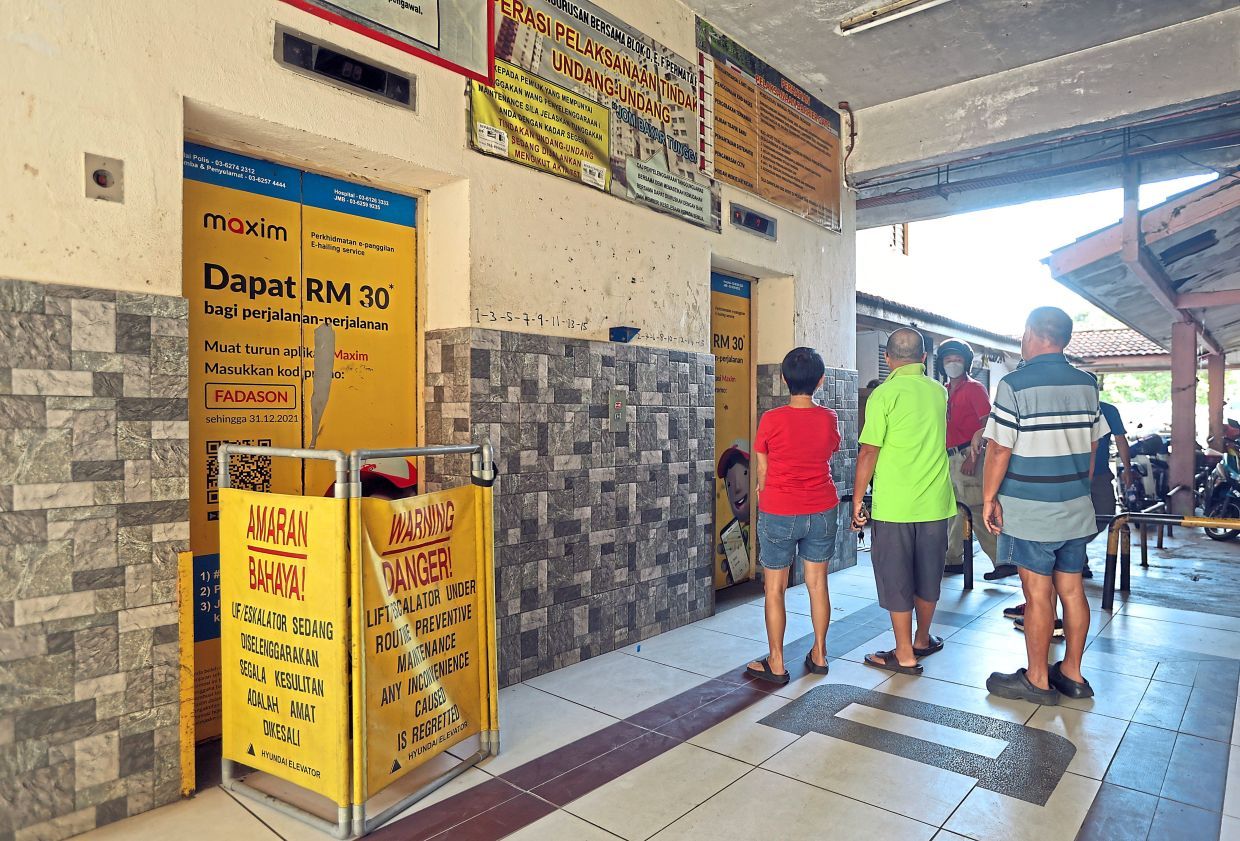 Pc by Lim Lip Eng on faulty lifts at ppr flats causing inconvenience to the disabled. 14 JANUARY 2025 —CHAN TAK KONG/The Star