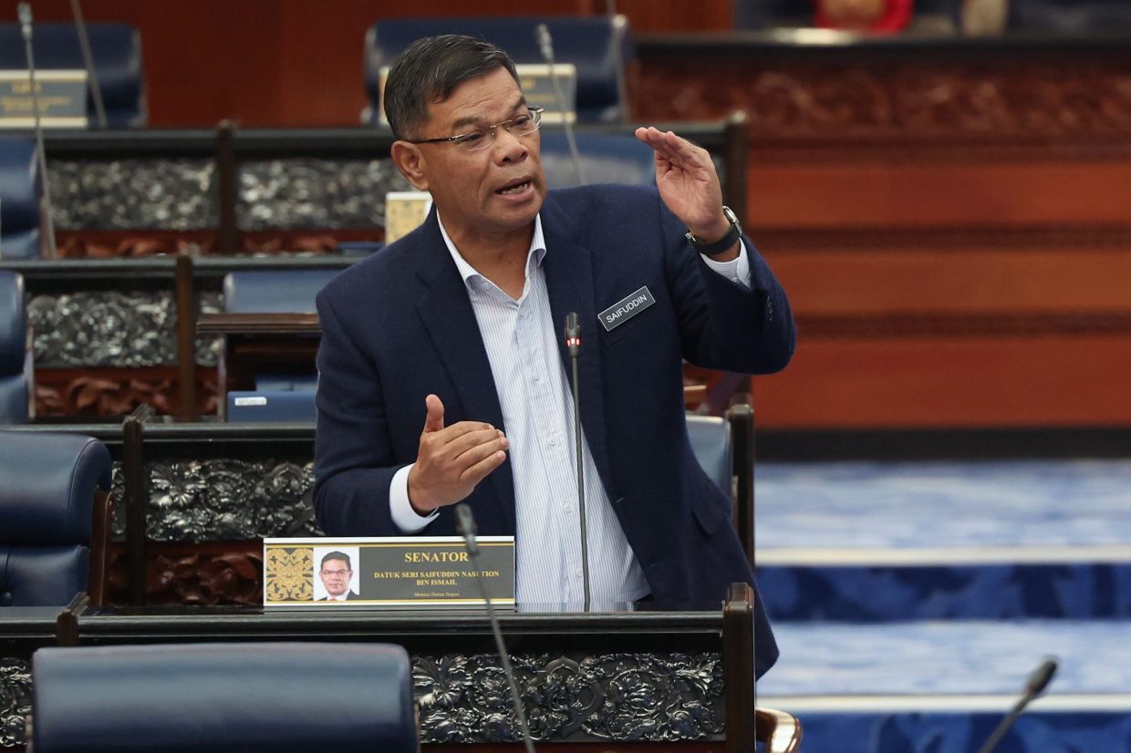 KUALA LUMPUR, 8 Mac -- Menteri Dalam Negeri Datuk Seri Saifuddin Nasution Ismail ketika sesi soal jawab pada persidangan Dewan Rakyat di Bangunan Parlimen hari ini.Kerajaan merancang untuk menggubal akta baharu iaitu Akta Penyalahgunaan Dadah dan Bahan (Rawatan dan Pemulihan) dalam usaha untuk mengurangkan kesesakan tahanan di penjara.--fotoBERNAMA (2023) HAK CIPTA TERPELIHARA