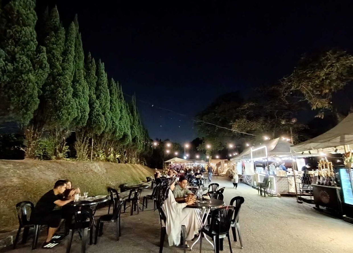street grub on Warung Pagi-Pagi. — AZLINA ABDULLAH/The Star