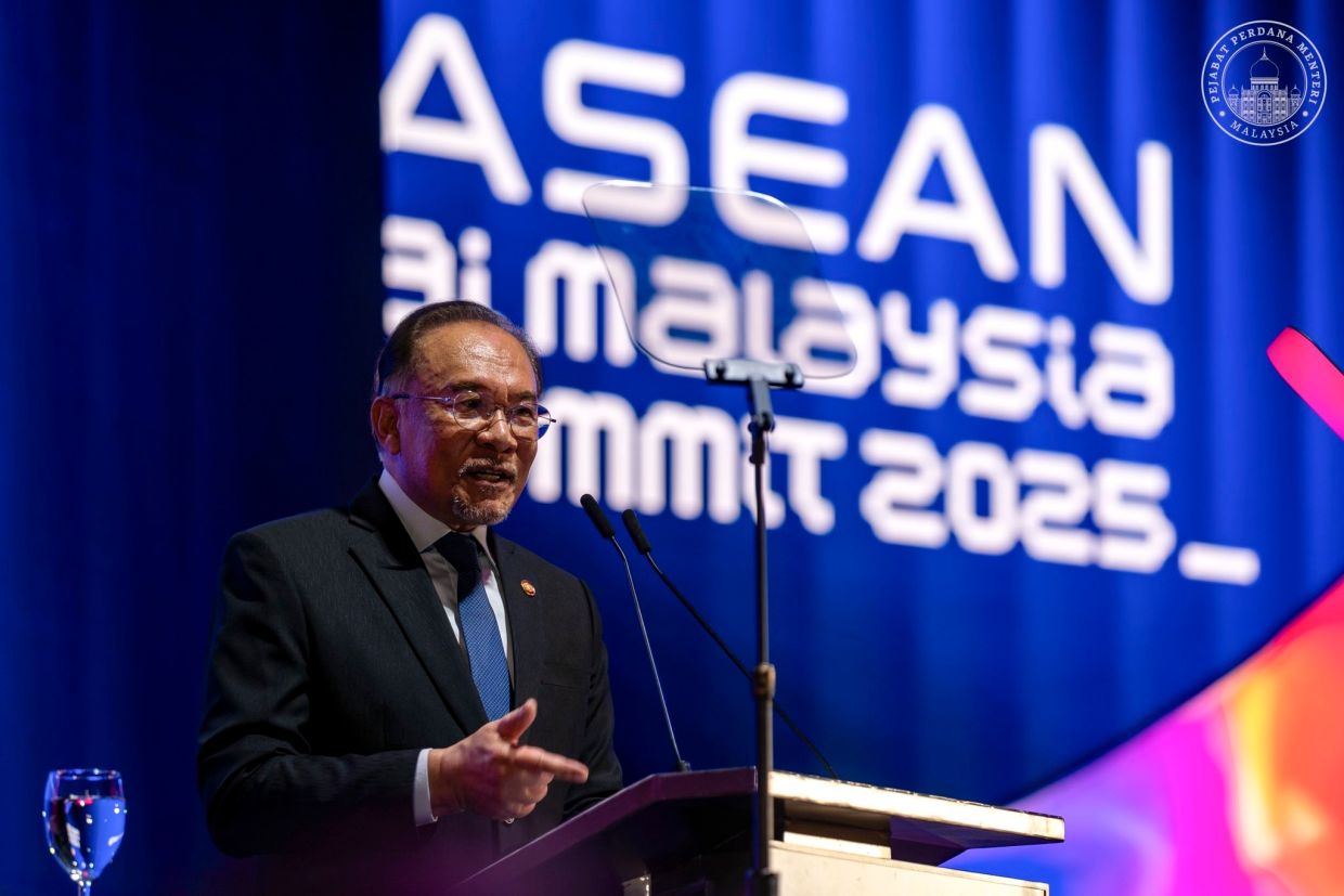 YAB Perdana Menteri, Dato' Seri Anwar Ibrahim, semasa majlis Perasmian Sidang Kemuncak ASEAN Ai Malaysia 2025 di Pusat Perdagangan dan Pameran Antarabangsa Malaysia (MITEC) Kuala Lumpur. 12 Ogos 2025. FATH RIZAL/Pejabat Perdana Menteri.NO SALES; NO ARCHIVE; RESTRICTED TO EDITORIAL USE ONLY. NOTE TO EDITORS: This handout videos may only be used for editorial reporting purposes for the contemporaneous illustration of events, things or the people in the visual or facts mentioned in the caption. Reuse of the