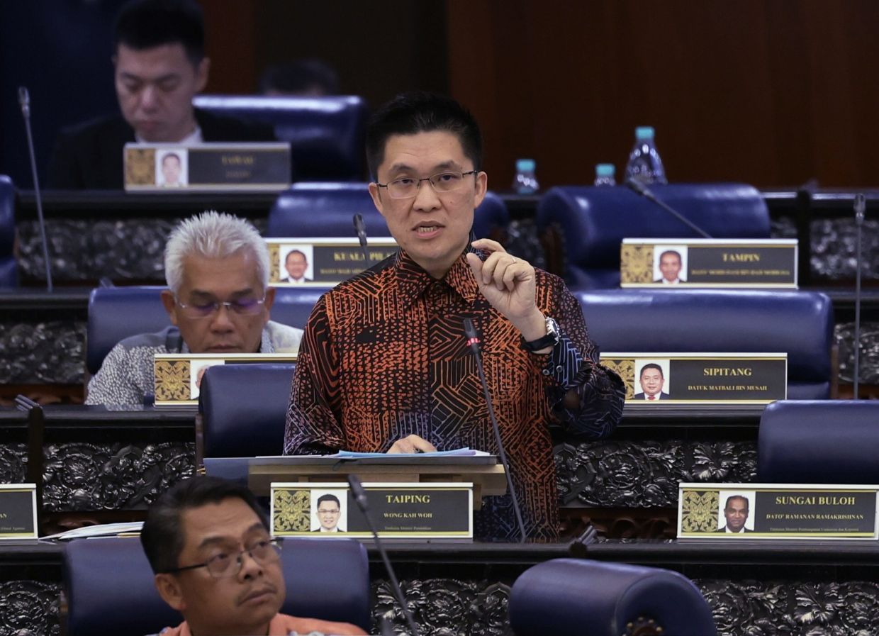 KUALA LUMPUR, 29 Feb -- Timbalan Menteri Pendidikan merangkap Ahli Parlimen Taiping Wong Kah Woh ketika sesi Waktu Pertanyaan-Pertanyaan Menteri pada Persidangan Dewan Rakyat di Bangunan Parlimen hari ini.-- fotoBERNAMA (2024) HAK CIPTA TERPELIHARA