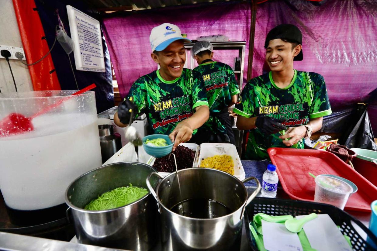 street grub interview at Nizam Cendol Goncang. —Low Lay Phon/The Star