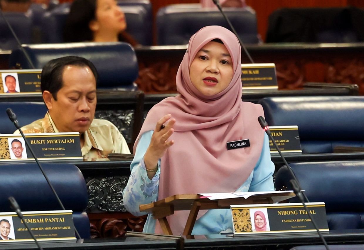 KUALA LUMPUR, 16 Mac -- Menteri Pendidikan Fadhlina Sidek ketika sesi soal jawab pada Mesyuarat Pertama Penggal Kedua Parlimen ke-15 di Bangunan Parlimen, hari ini. --fotoBERNAMA (2023) HAK CIPTA TERPELIHARA