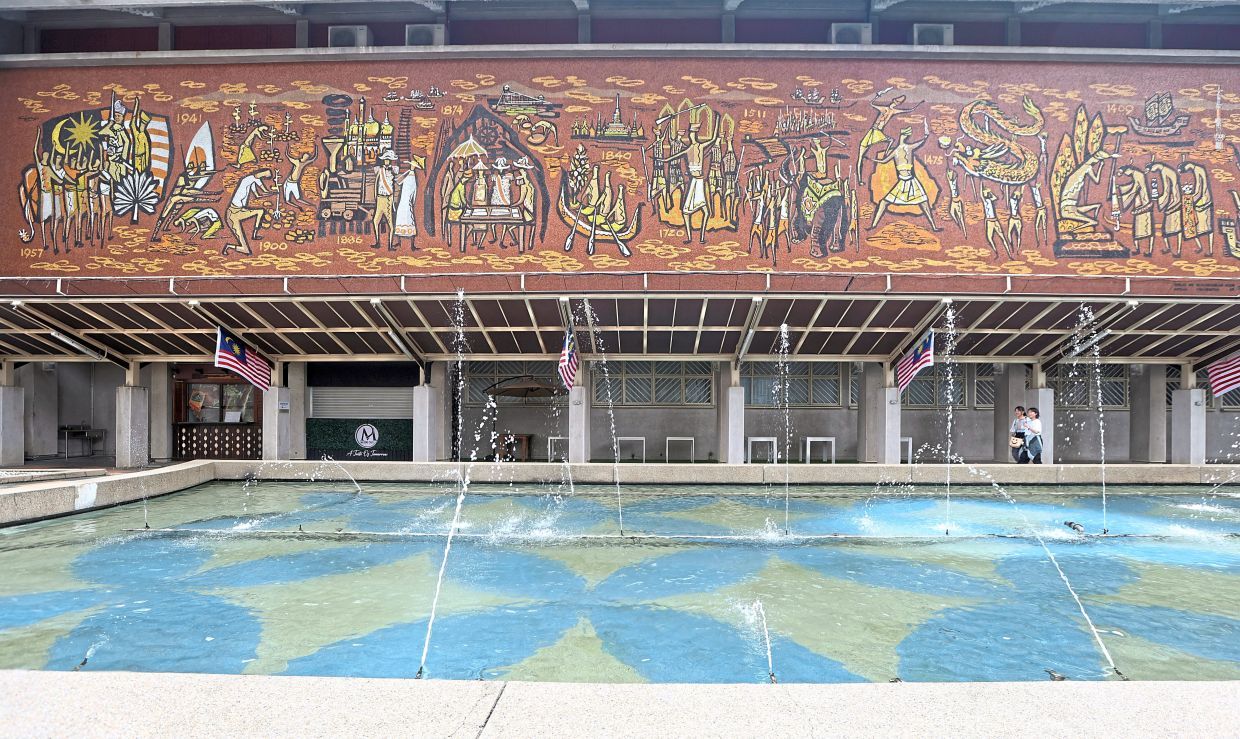mural pix at (1) ERL KL sentral entrance. (2) National Museum entrance. (3) Jalan Doraisamy/ Kamunting and (4) Lorong Tunku Abdul Rahman, Chow Kit. 18 AUGUST 2025—CHAN TAK KONG/The Star