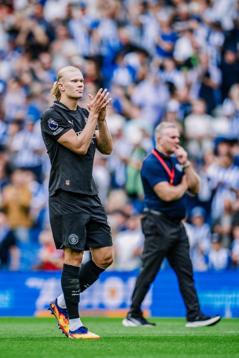 Erling Haaland of Manchester City thanks the fans at full-time following the Premier League match between Brighton & Hove Albion and Manchester City at the American Express Stadium, Brighton, England. Sunday 31st August 2025. (Photo by Lexy Ilsley/Manchester City FC)