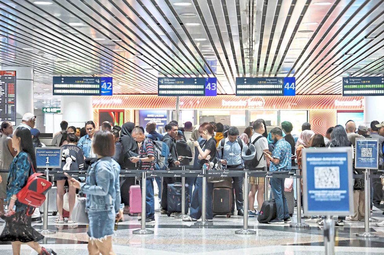 AKPS director-genrral Comm Datuk Seri Mohd Shuhaily Mohd Zain working visit to KLIA while being accompanied by AKPS high ranking officers on Tuesday (July 8). — MUHAMAD SHAHRIL ROSLI/The Star