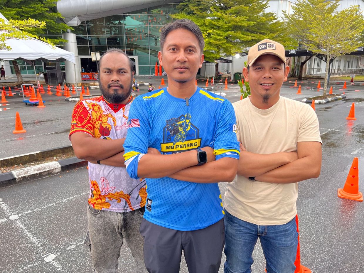 Pengarah pertandingan Terengganu Pushbike 2025; Mohd Zulfadhli Mohamed(tengah)