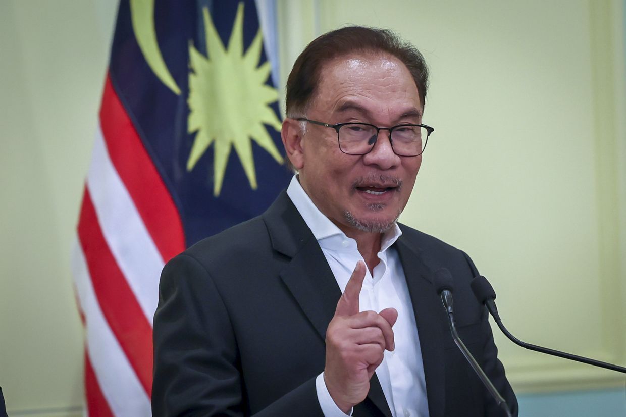 PUTRAJAYA, Jan 4 — Prime Minister Datuk Seri Anwar Ibrahim holds a media conference after chairing the Cabinet Ministers meeting at the Perdana Putra building today.—fotoBERNAMA (2023) COPYRIGHT RESERVED