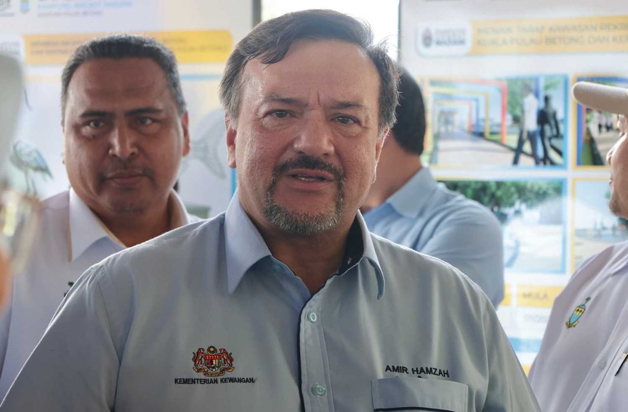Finance Minister II Datuk Seri Amir Hamzah Azizanvisiting the new attraction upgraded at Datatan Pulau Betong during an engagement session under the Kampung Angkat Madani (KAM) program at Pulau Betong in Balik Pulau. (September 22, 2025) — ZHAFARAN NASIB/The Star.
