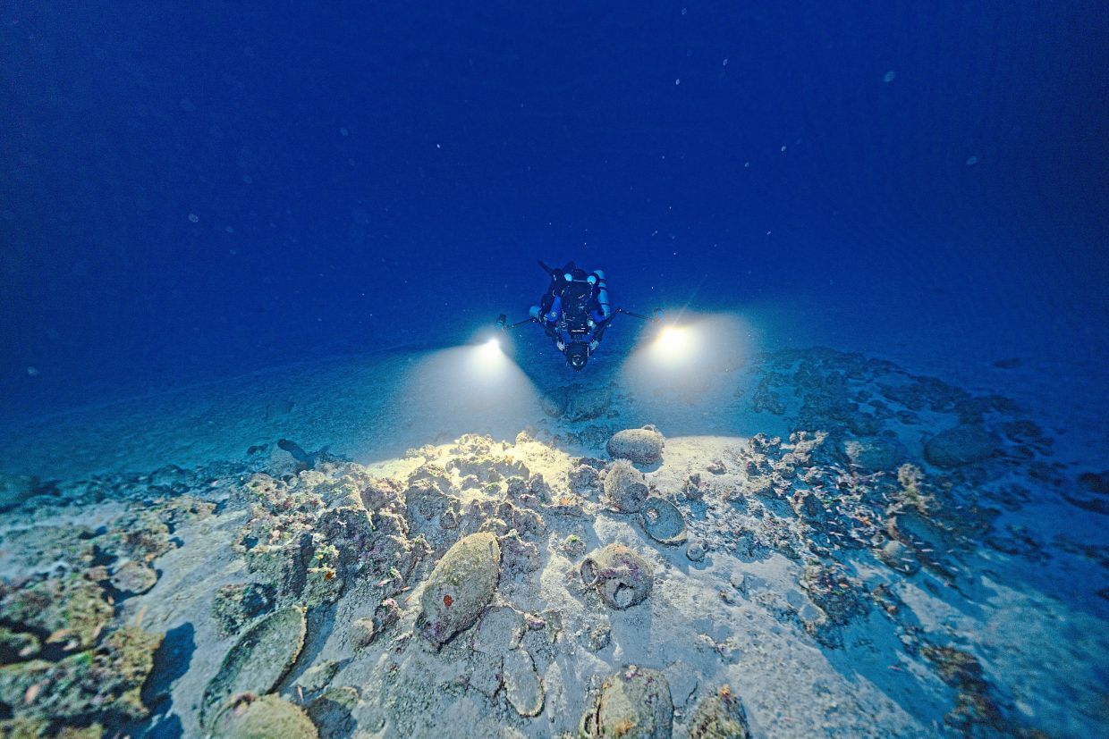 FILED - Diving off the Maltese island of Gozo. Photo: Heritage Malta/dpa-tmn - ATTENTION: editorial use only in connection with the aforementioned text and only if the credit mentioned above is referenced in full