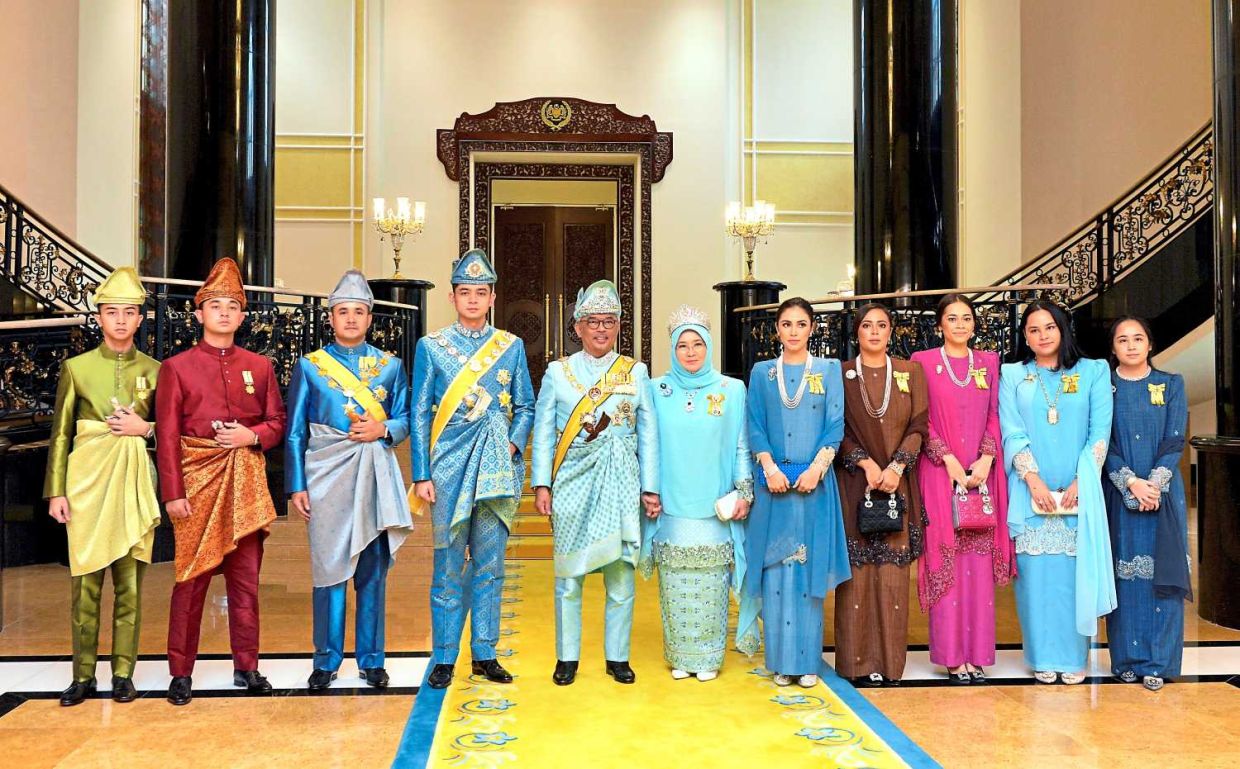 Al-Sultan Abdullah and Tunku Azizah with their children (from left) Tengku Ahmad Ismail Muadzam Shah, Tengku Muhammad Iskandar Ri’ayatuddin Shah, Tengku Amir Nasser, Tengku Mahkota Tengku Hassanal Ibrahim Alam Shah, Tengku Puteri Iman Afzan, Tengku Puteri Ilisha Ameera, Tengku Puteri Ilyana, Tengku Puteri Afzan Aminah Hafizatullah and Tengku Puteri Jihan Azizah ‘Athiyatullah. — Photo courtesy of Istana Negara