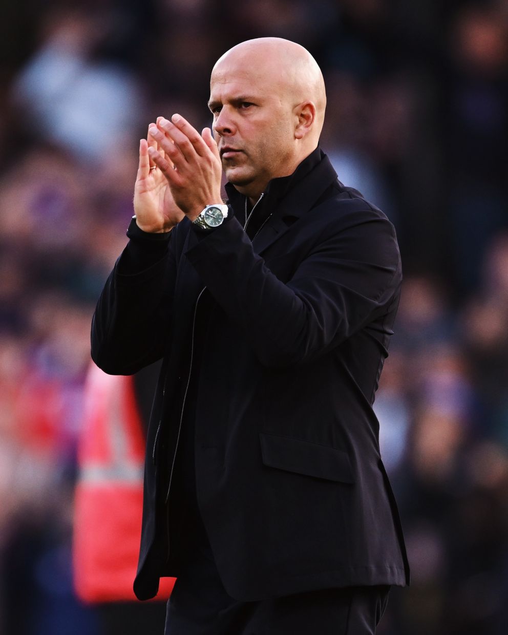 LONDON, ENGLAND - SEPTEMBER 27: (THE SUN OUT, THE SUN ON SUNDAY OUT) Arne Slot, Manager of Liverpool, applauds the fans following the Premier League match between Crystal Palace and Liverpool at Selhurst Park on September 27, 2025 in London, England. (Photo by Liverpool FC/Liverpool FC via Getty Images)