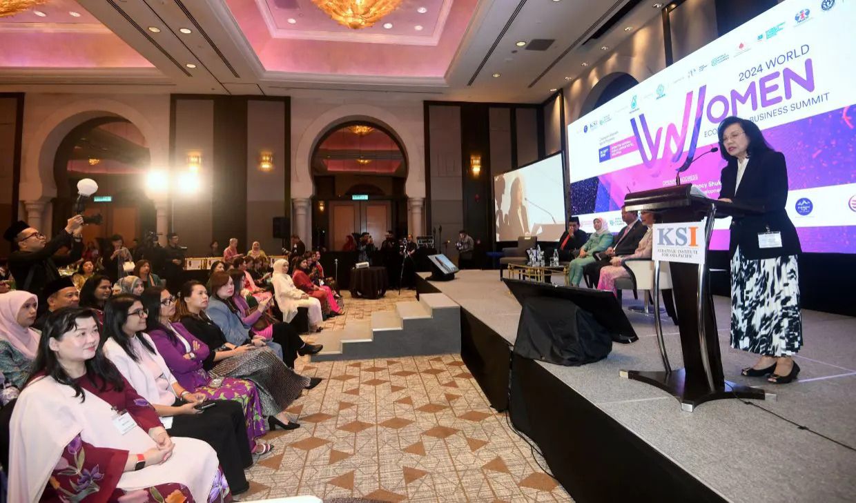 President of Soroptimist InternationalLtd Puan Sri SiewYong Gnanalingamdelivers a speech at the 2024 World Women Economic & Buisness Summit (WWEBS)at Shearton Imeprial hotel l in Kuala Lumpur. (26/9/2024). —AZHAR MAHFOF/The Star