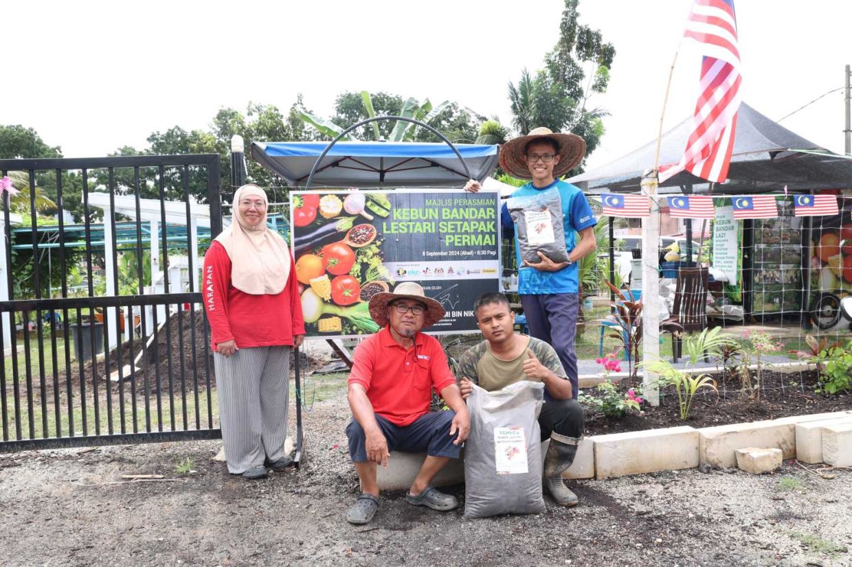 To interview Yap Jing Zong, youth sustainability advocate who founded 4Leaf Nursery to turn food waste into wealth through sustainable composting and urban farming. (September 2 2025) — ART CHEN/The Star
