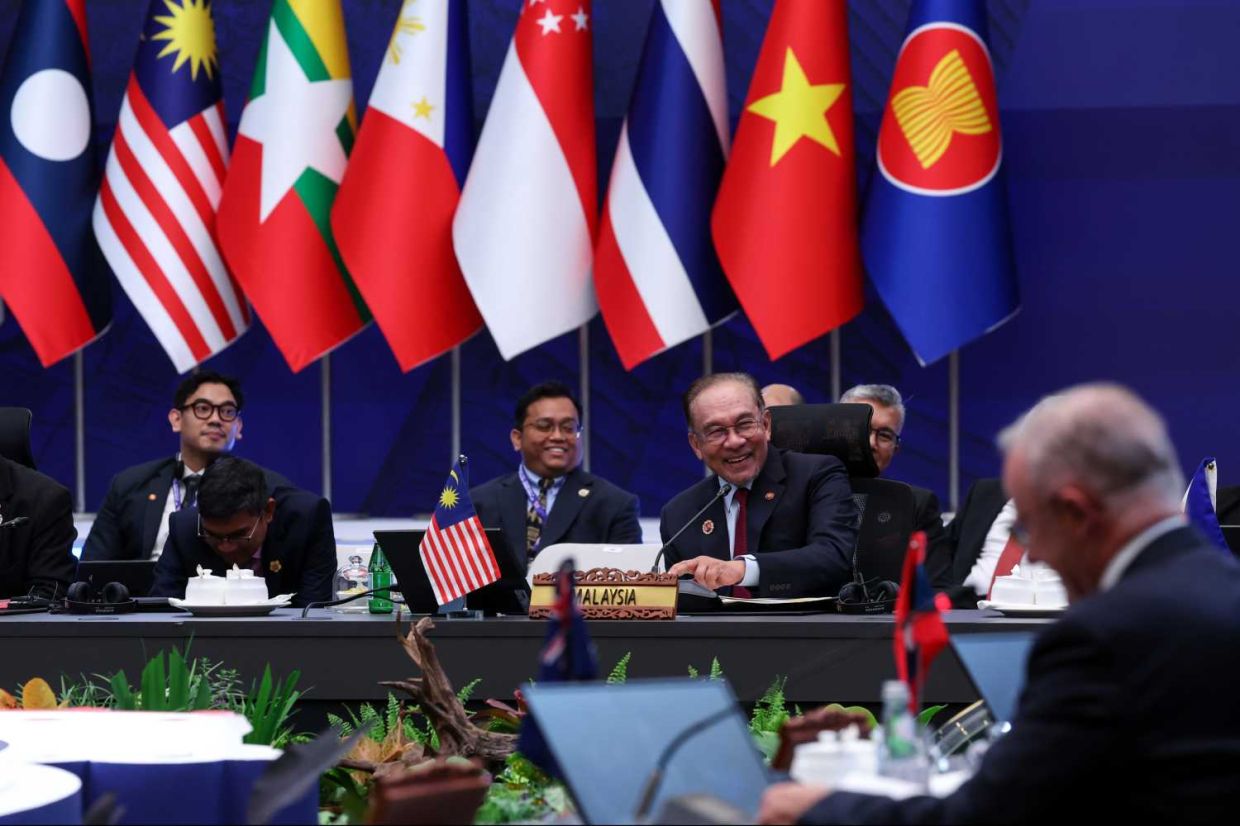 KUALA LUMPUR, Oct 27 --Prime Minister Datuk Seri Anwar Ibrahim chairs the 5th Regional Comprehensive Economic Partnership (RCEP) Summit at the Kuala Lumpur Convention Centre (KLCC) today, in conjunction with the 47th ASEAN Summit and Related Summits.-- fotoBERNAMA (2025) COPYRIGHT RESERVED