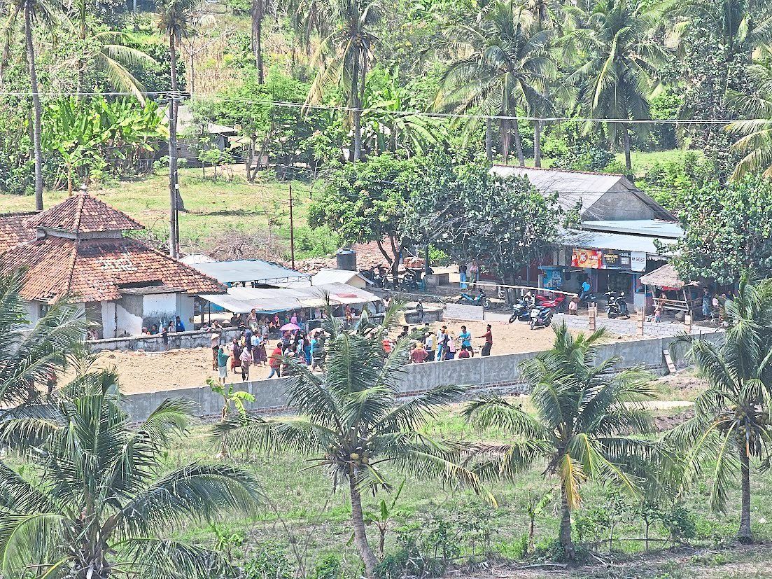 FILED - A view of village life in Buwun Mas on the Indonesian island of Lombok. Australian developers want to build a luxury resort - Marina Bay City - here. Photo: Ahmad Pathoni/dpa