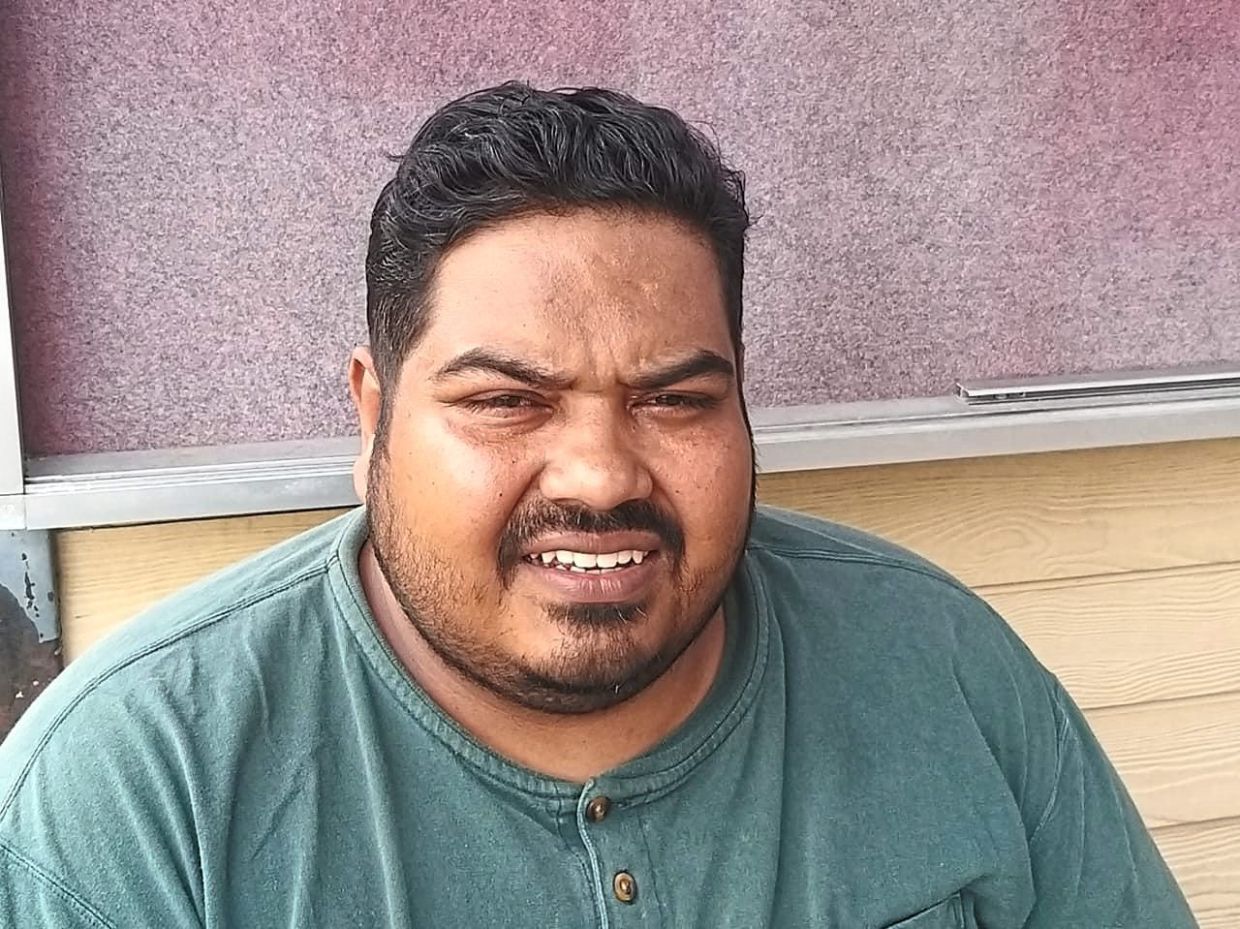 jbztaxi231025 - Safarudin Abu Bakar says the illegal ride Johor Baru-Singapore cross-borderoperators now switching to sedan cars from MPVs previously. (Photo by ZAZALI MUSA)