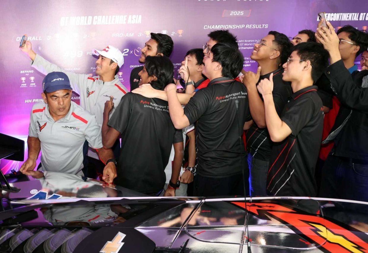 YAM Tunku Abdul Rahman Al-Haj Ibni Sultan Ibrahim, Tunku Panglima Johor atKFC x JMR Sembang Kereta 2025 Edition. This year marks the sixth anniversary of our collaboration with Johor Motorsports Racing (JMR), and KFC Malaysia is honoured to host this prestigious engagement event. (DEC 3 2025) — ART CHEN/The Star