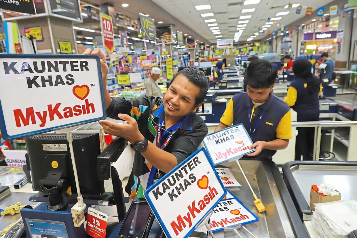 Bertam Mydin Mall employees in their preparation before Aug 31.( August 28, 2025 ) — LIM BENG TATT/The Star