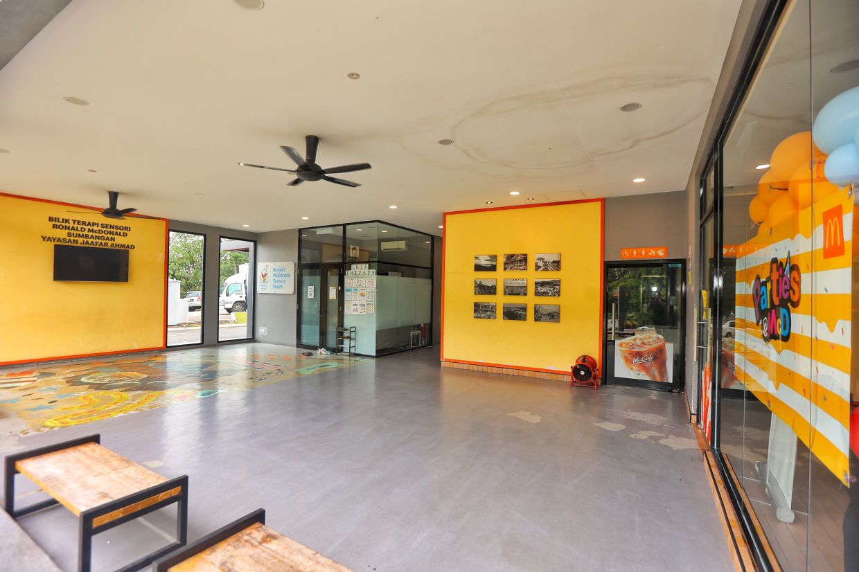 Guided tour and interview by RMHC Malaysia general manager Mohd Nasri Mohd Nordin and RMHC Malaysia Occupational Therapy Specialist Muhammad Yusof Abdul Kadir at Ronald McDonald Sensory Room, Yayasan Jaafar Ahmad Tampin, Negri Sembilan.— MUHAMAD SHAHRIL ROSLI/The Star