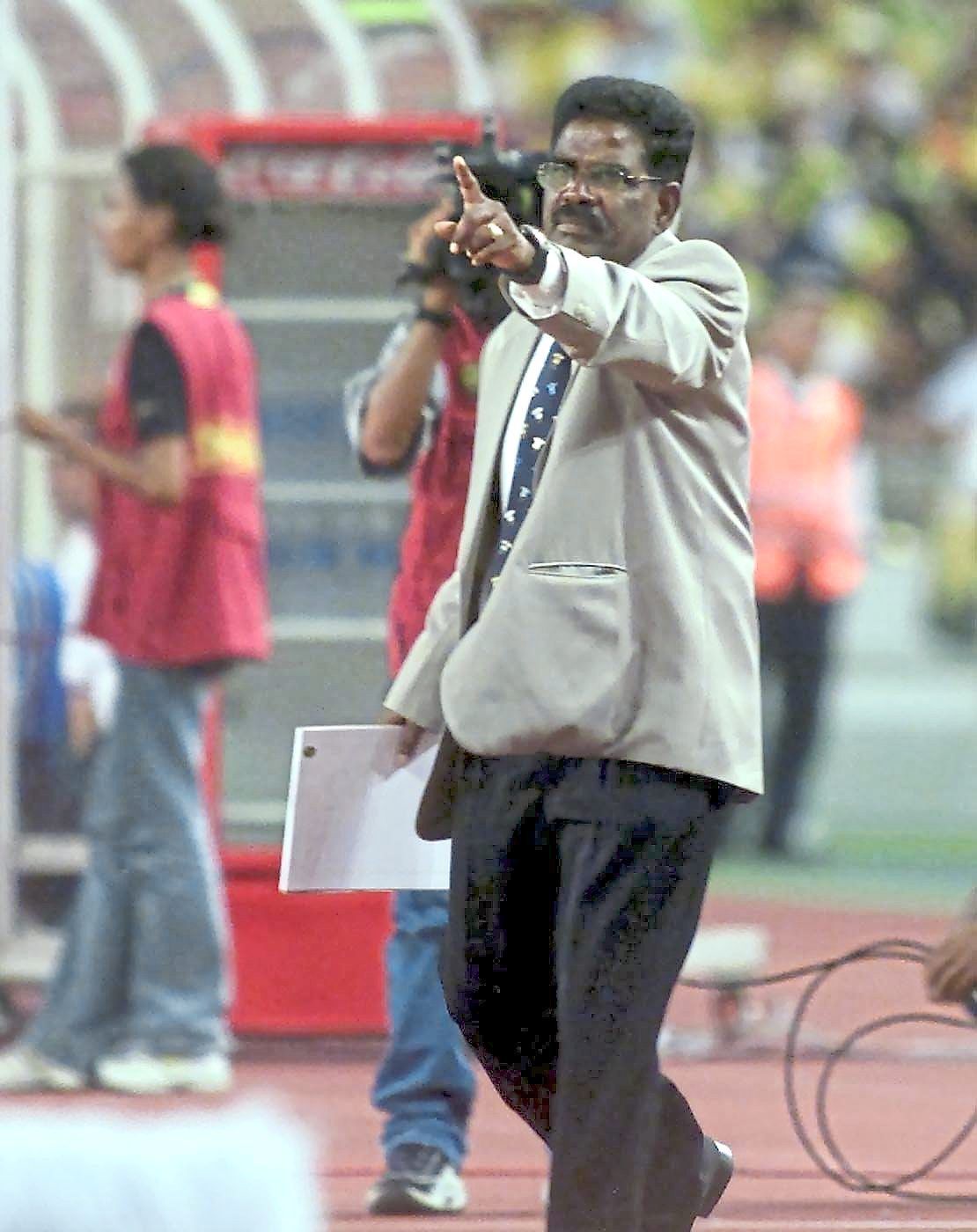 PERAK COACH M.KARATHU DURING THE FINAL MALAYSIA CUP FOOTBALL. *** Local Caption *** A entertaining and high tempo Malaysia Cup final against Terengganu.